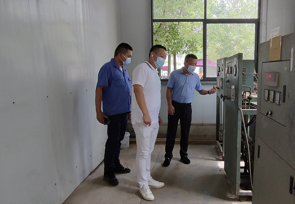 燕磯鎮(zhèn)黨委書(shū)記視察湖北昌利超硬材料有限公司 燕磯鎮(zhèn)黨委書(shū)記視察湖北昌利超硬材料有限公司