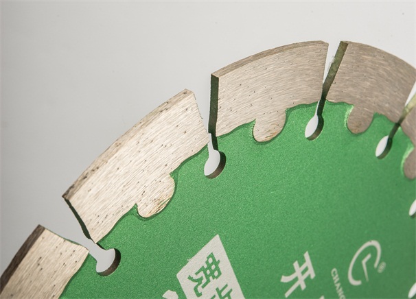 如何提高開槽切割片刀頭金剛石的把持力呢？