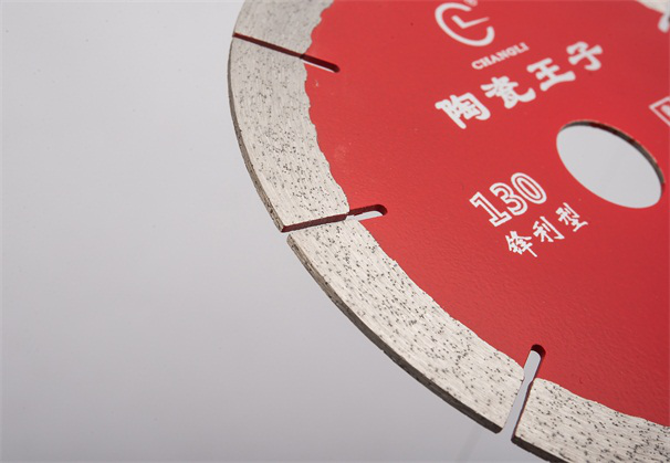 我國瓷磚切割片加工的瓷磚外墻在發(fā)展中有哪些阻礙性問題呢？